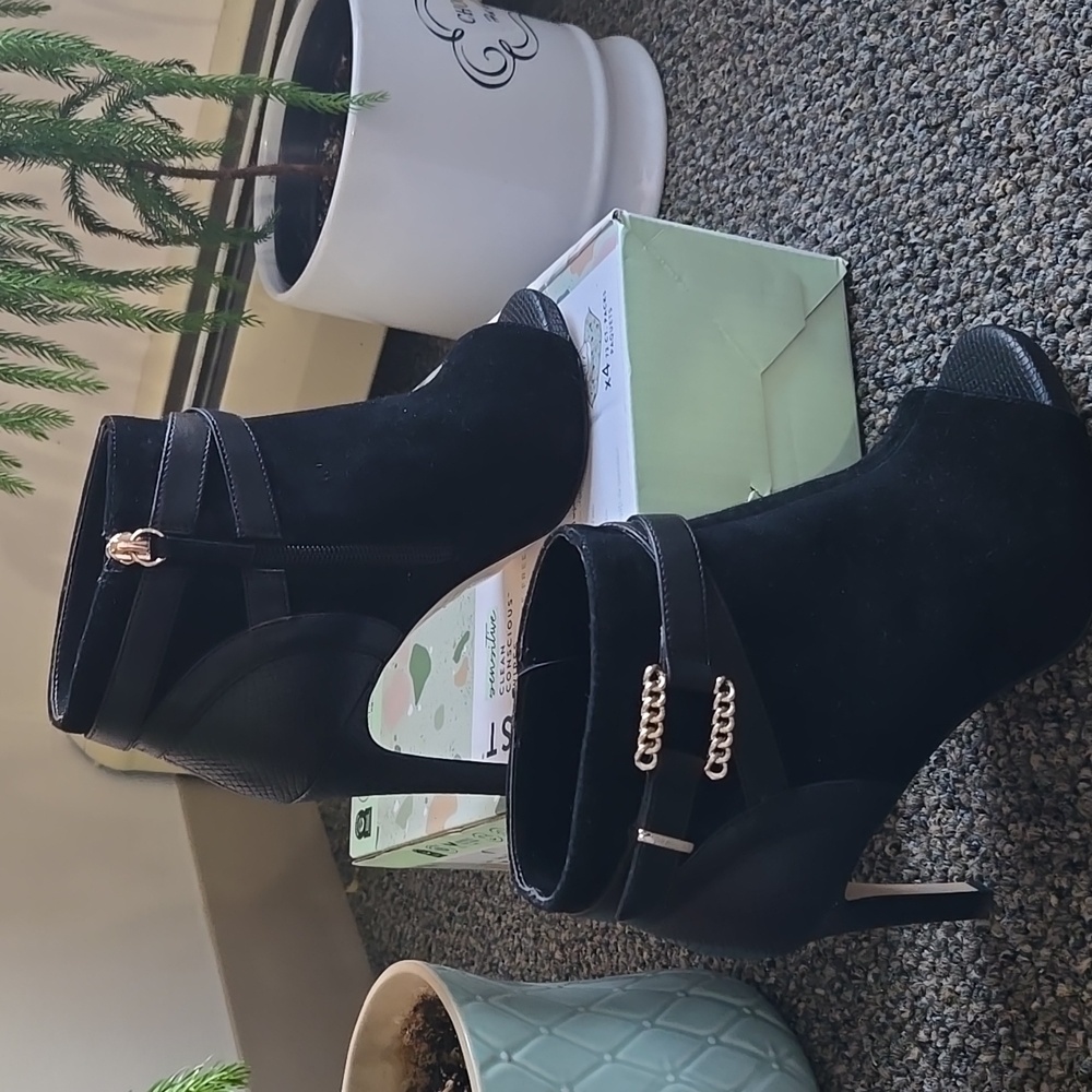 White House Black Market Elegant Black Heeled Boots - Picture 5 of 5